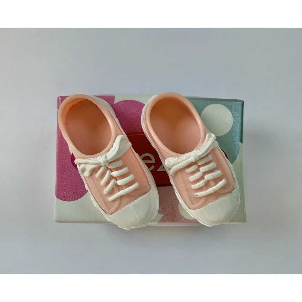 Hasbro Shoezies Clean Sweep Pink Sneakers Shes Got Style 2000 Doll Shoes Box